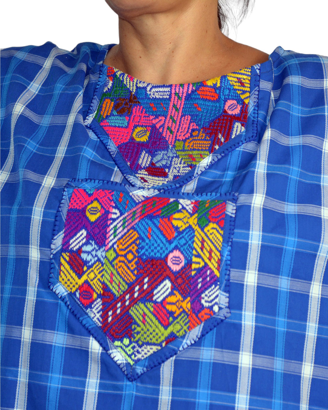 Blusa Azul con Bordado Huipil-detalle